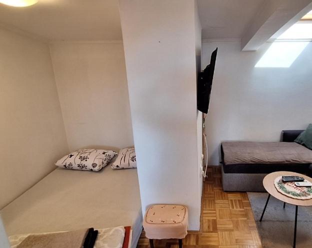 Apartman Ellye Lukavica エクステリア 写真
